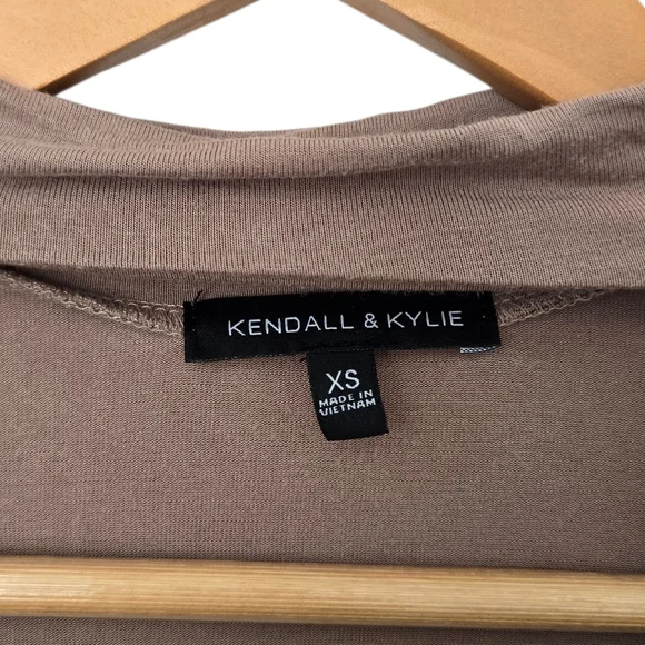 Kendall & Kylie Taupe V-Neck Bodysuit Size XS - Picture 2 of 3